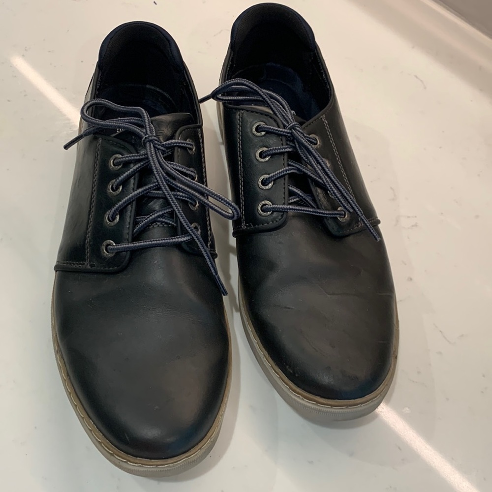 Skechers Mens shoes. Black leather. Size 11.5 great condition